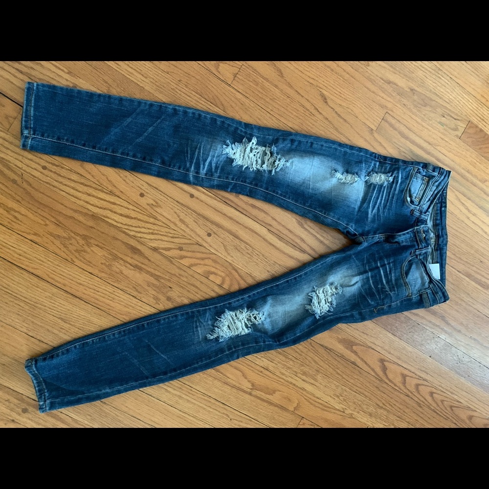 Ripped skinny jeans,kind of elastic